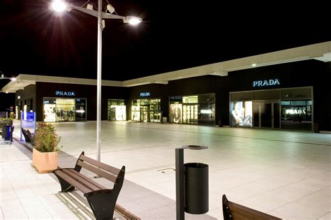 outlet prada casette d'ete online|prada clothing sale.